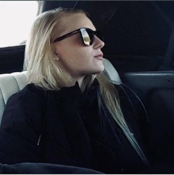 Meet your Posher, Jessica - Picture 1 of 1